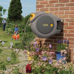 Hozelock Autoreel 40m & Free 2684 Multi Spray Gun