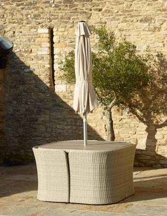 Tetbury table close up